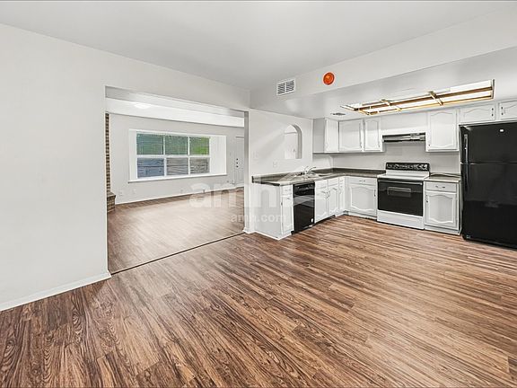 5th image of 2803 Woodline St