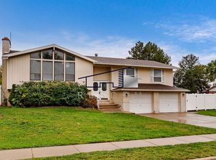 1094 E Hidden Valley Dr, Fruit Heights, UT 84037