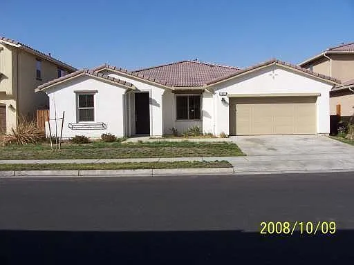 2021 Oak Grove Way photo 1