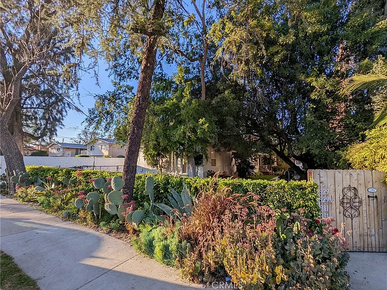10931 Whipple St — Photo 2