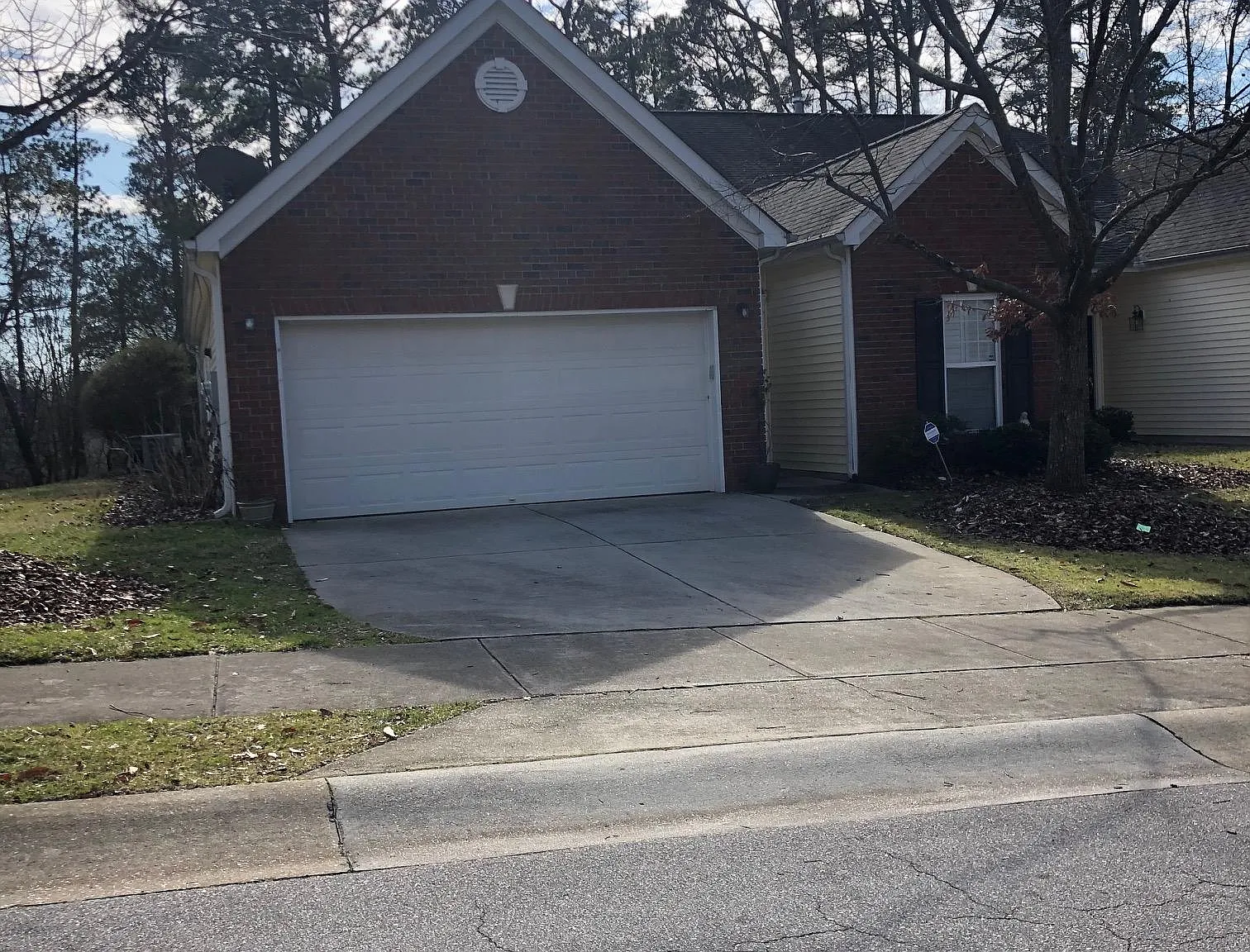 2568 Bent Green St — Photo 1