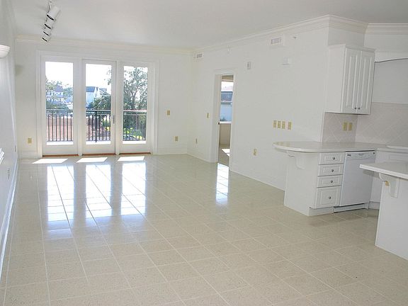 4th image of 4425 Arendell St Unit 102