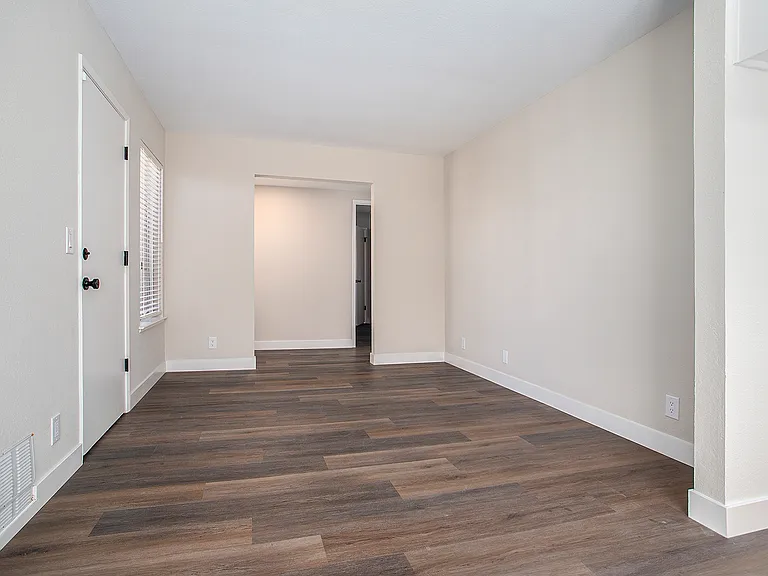 7196 Tamarack Dr — Photo 6