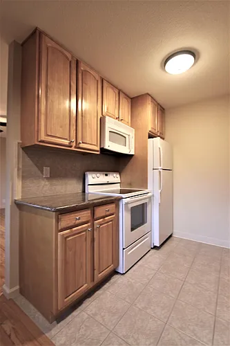 560 University Dr Photo 1
