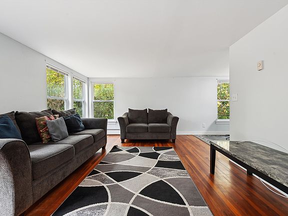 4th image of 52 Oak Ln