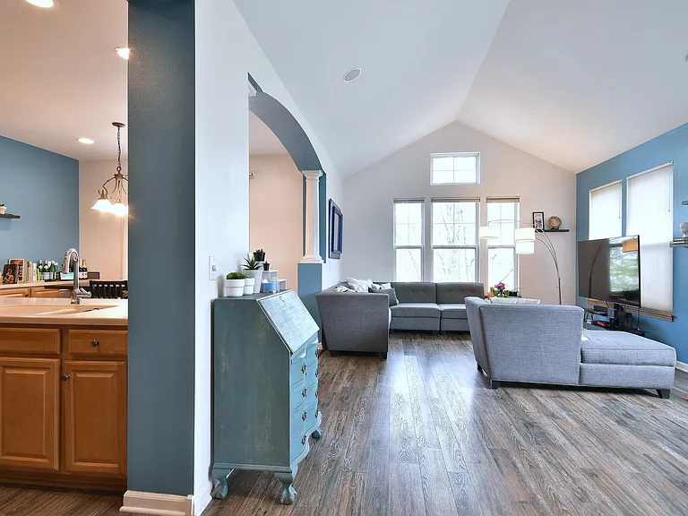 5600 Cloverdale Rd — Photo 12