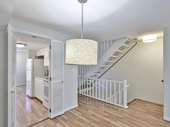 3rd image of 10905 Barrington Ct