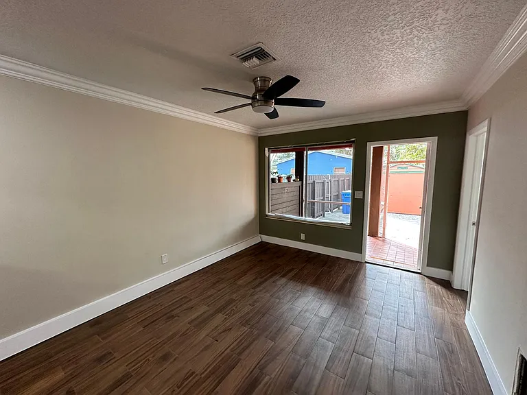 61 NW 35th St #2 — Photo 32