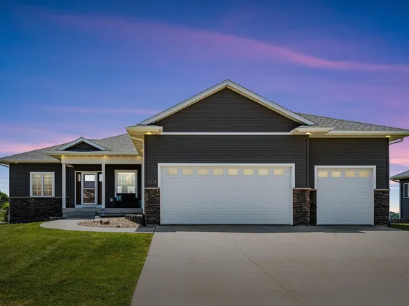 5104 William Dr, Waterloo, IA 50701