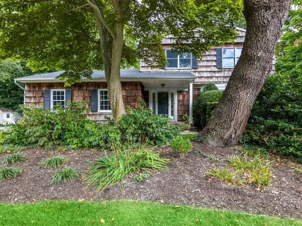 35 Dogwood Hollow Lane, Miller Place, NY 11764