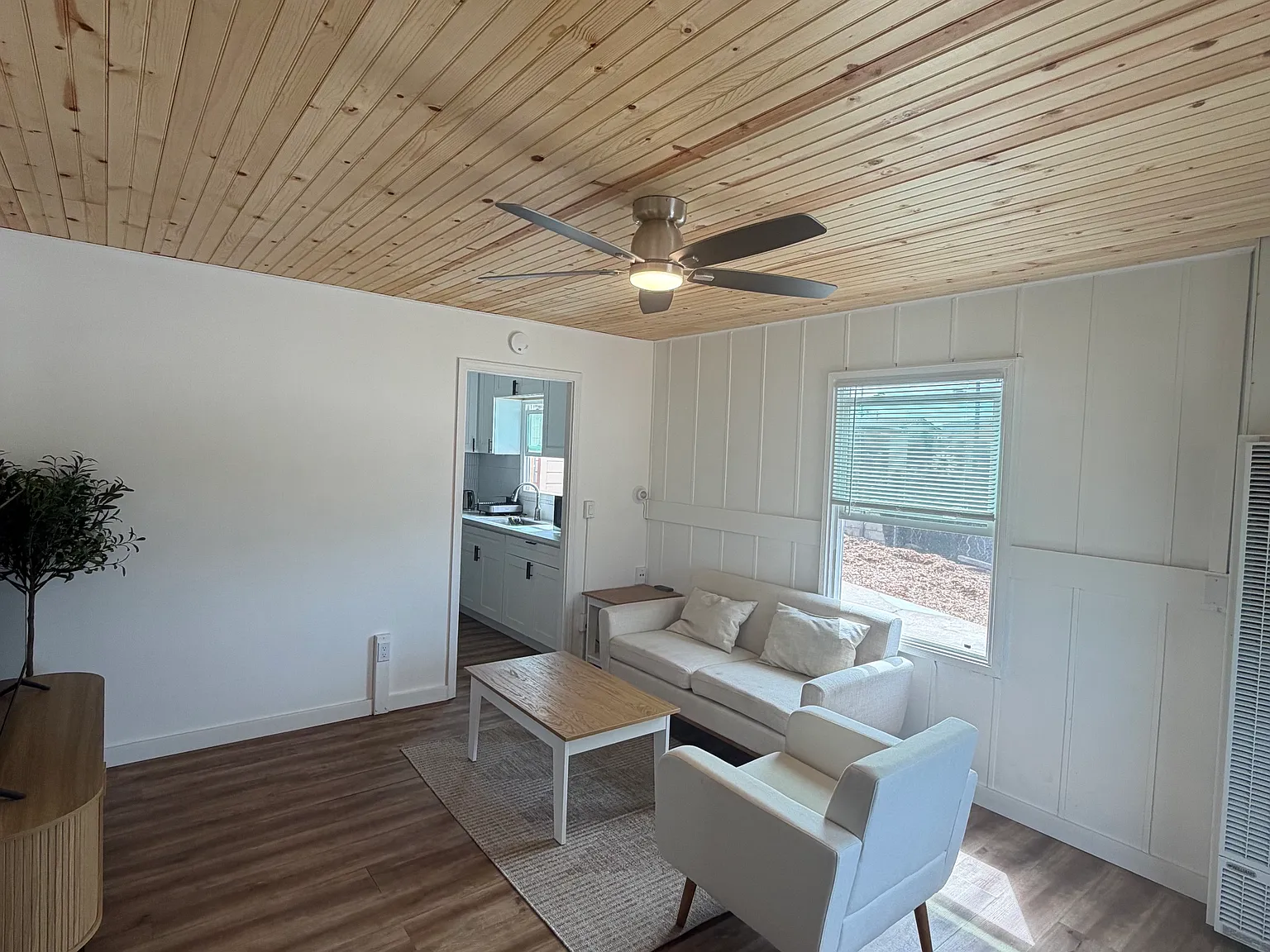 3 bed, 850 sqft, $3,200 — Photo 3