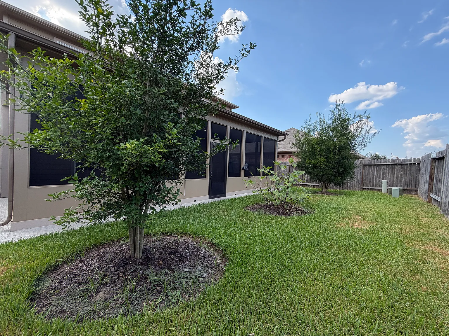 4 bed, 2363 sqft, $2,500 — Photo 3
