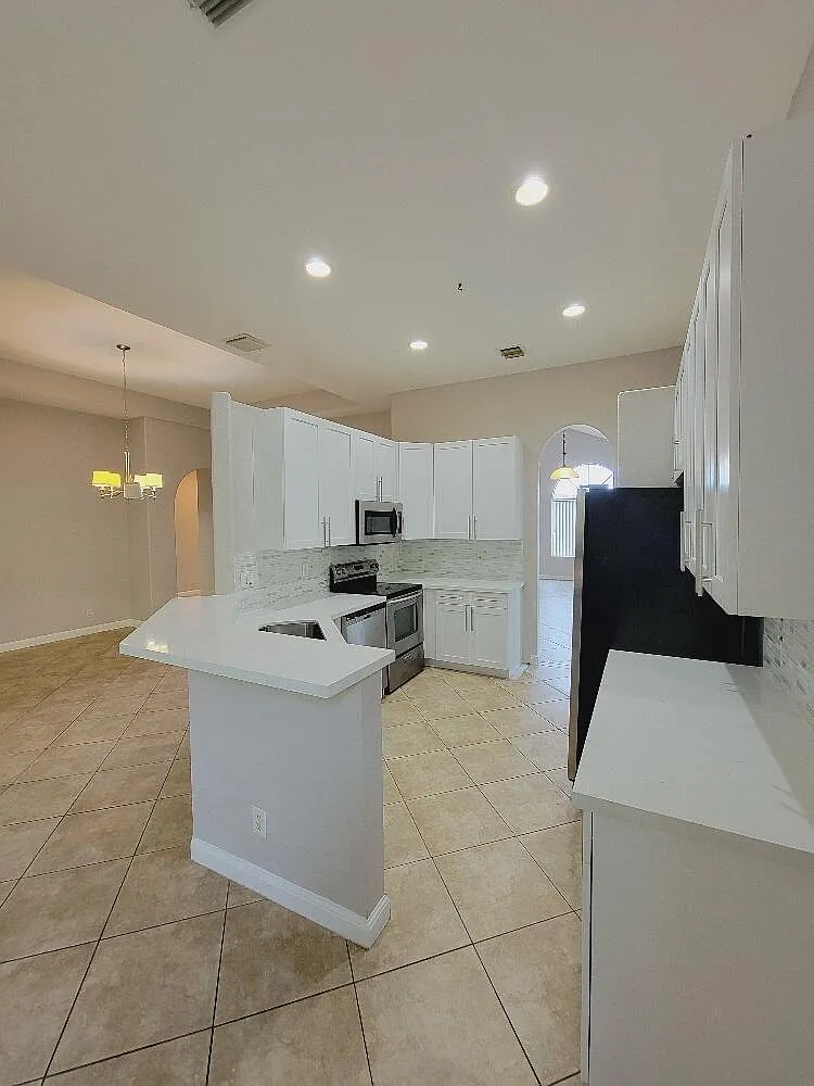 4 bed, 3.0 bath, 3402 sqft, $3,800 — Photo 3