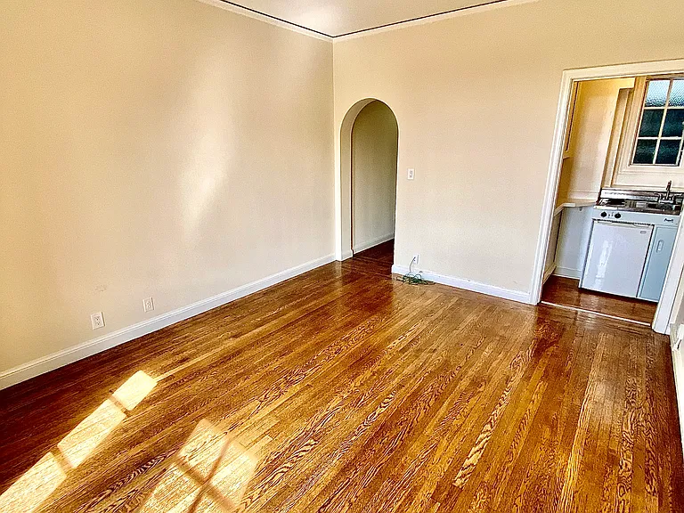 Tudor Hall Apartments — Photo 3