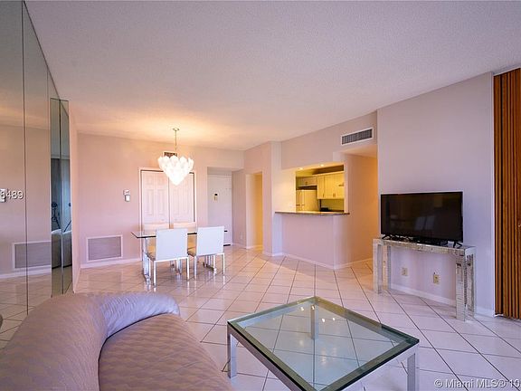 5th image of 4350 Hillcrest Dr APT 1015