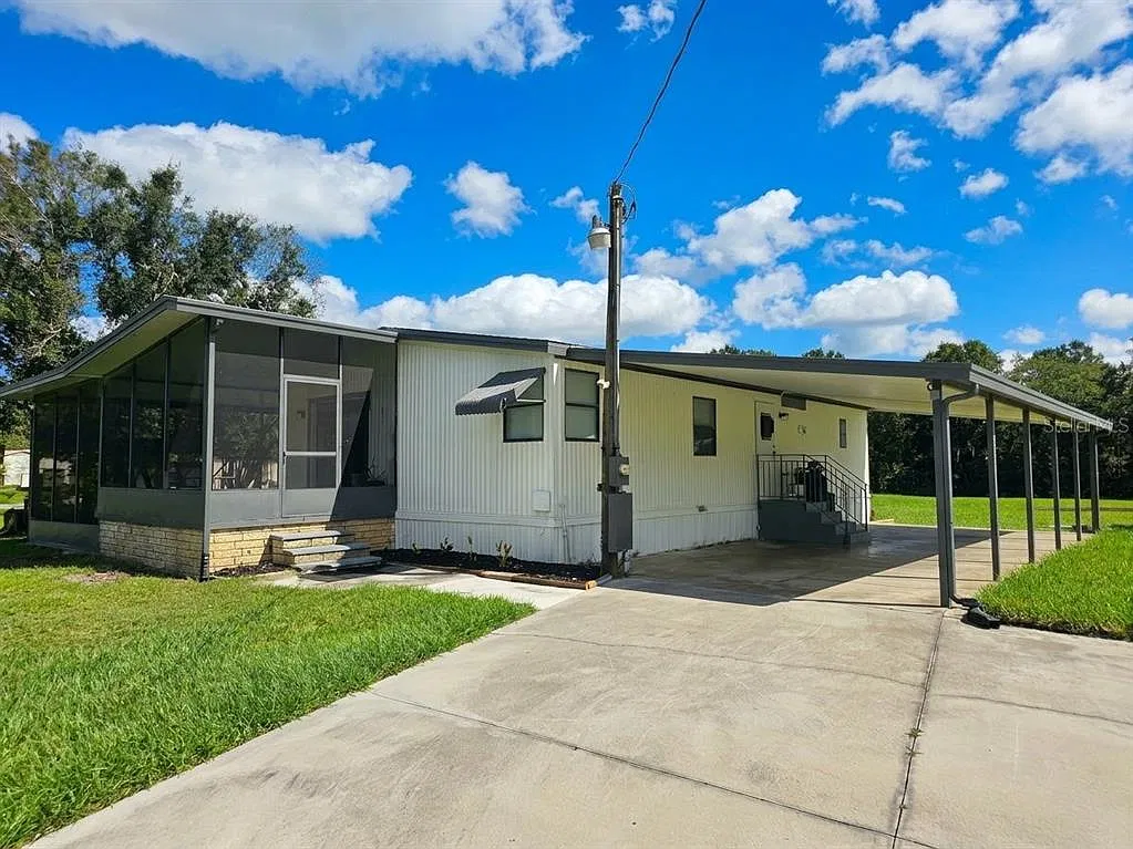 3 bed, 2.0 bath, 960 sqft, $2,100 — Photo 3