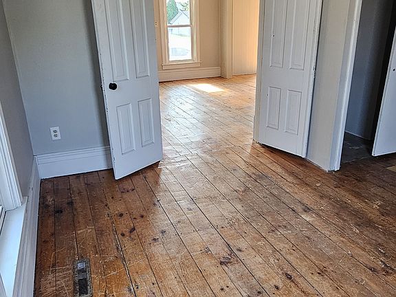 2nd image of 107 S Railroad St