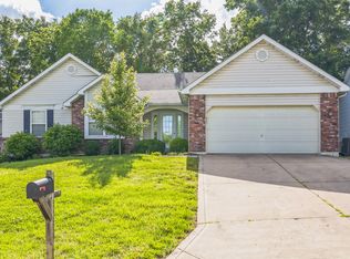 3234 Country Knoll Dr, Saint Charles, MO 63303