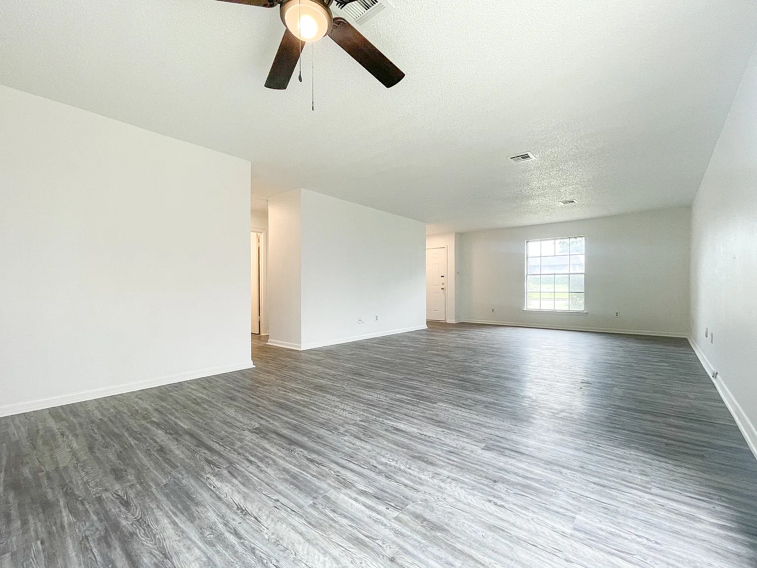 2 bed, 1232 sqft, $1,450 — Photo 4