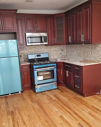 3rd image of 10418 93rd Ave