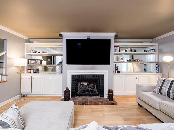 4th image of 28 Kingsbridge Way #28