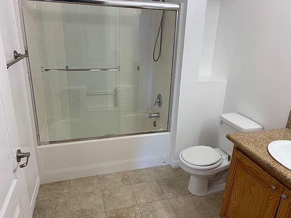 5th image of 3401 Manning Ave #207