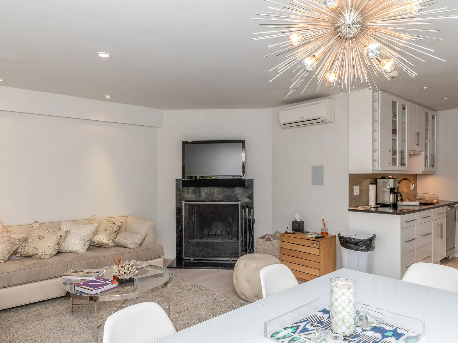 Stunning Sag Harbor Condo With Water Views — Photo 4