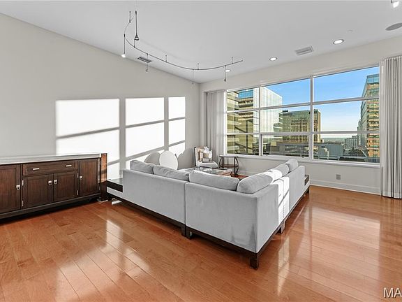 3rd image of 8025 Maryland Ave Unit 7G