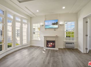 228 S Reeves Dr APT C, Beverly Hills, CA 90212