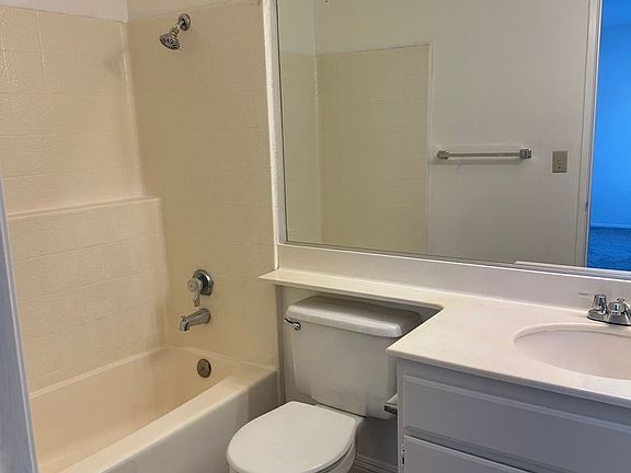 2nd image of 79 & 89 S Roosevelt Ave #79-8