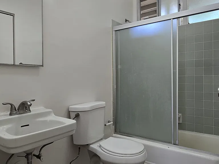 477 S El Molino Ave #5 — Photo 10