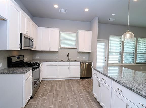 4th image of 909 Hearthside Way
