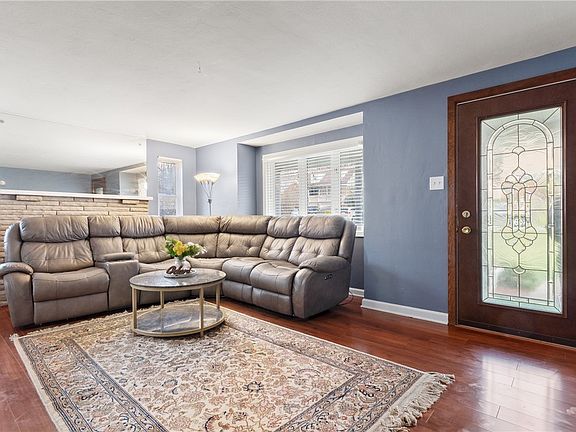 3rd image of 217 Sunny Dr