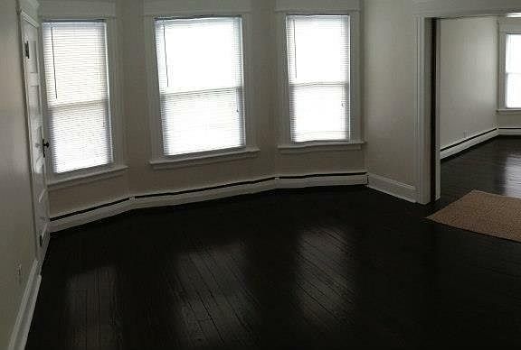 4th image of 33 Oak Ave #33