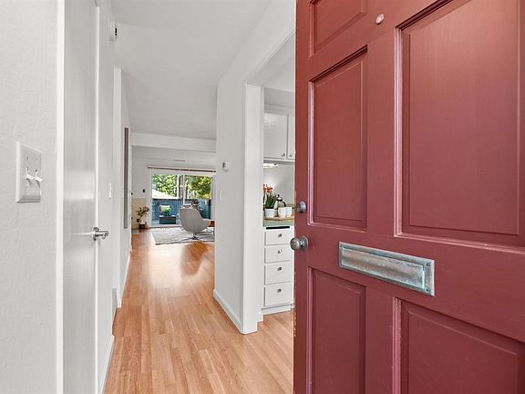 4th image of 32 Wimbledon Lane