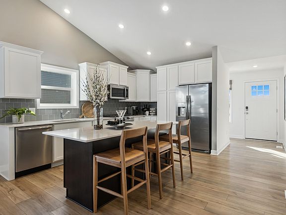 4th image of 1934 Fulton Rd