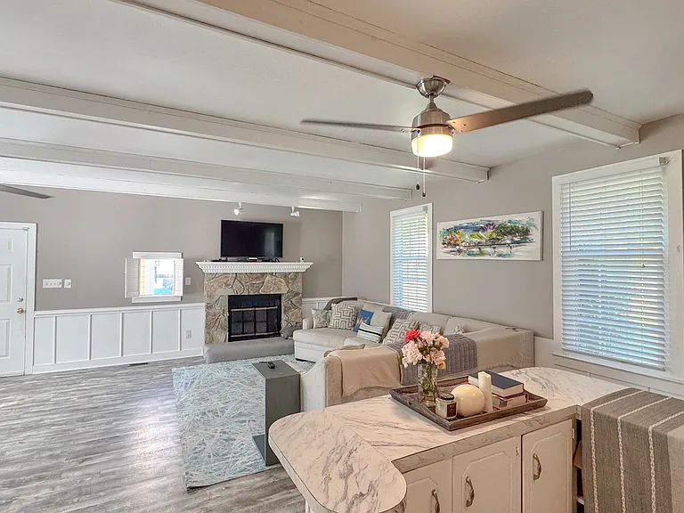 2106 Perry Dr — Photo 6