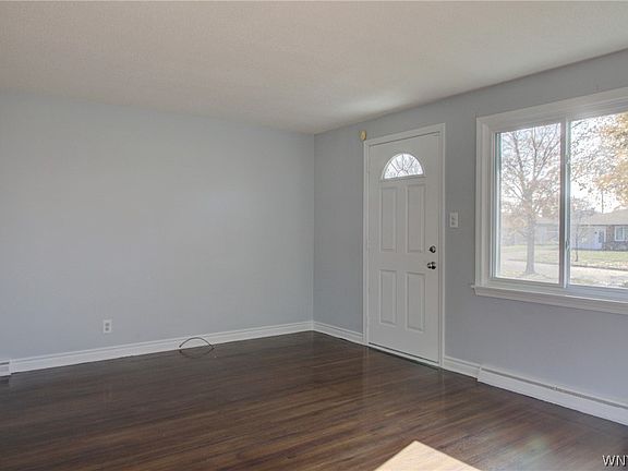 3rd image of 90 Ashford Pl
