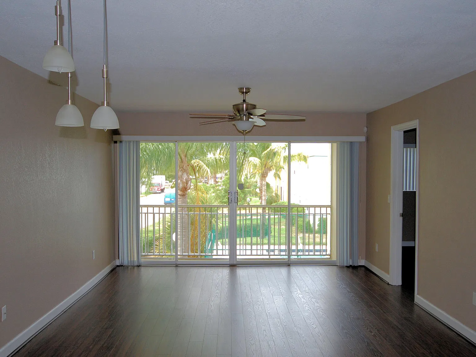 2 bed, 1.5 bath, 840 sqft, $1,950 — Photo 4