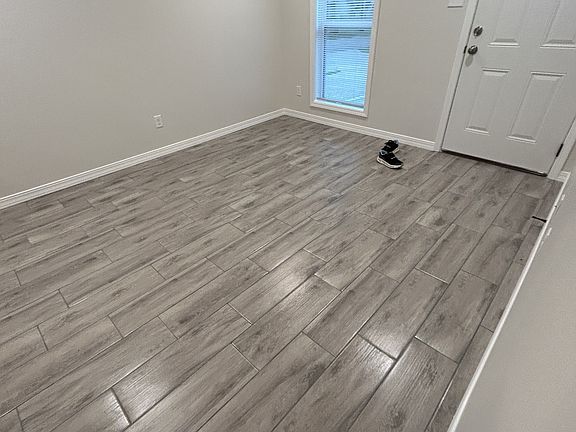 2nd image of 2515 Kavanaugh Rd #6