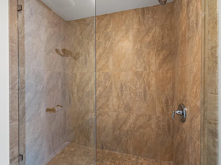 840 Ocean Dr #905 — Photo 24