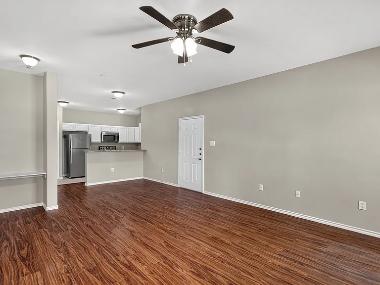 516 E Hazelwood St #A — Photo 15