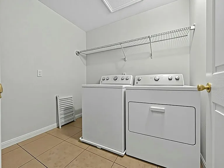 10411 Park Commons Dr — Photo 13