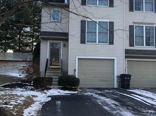 112 Banyan Circle Dr, Lancaster, PA