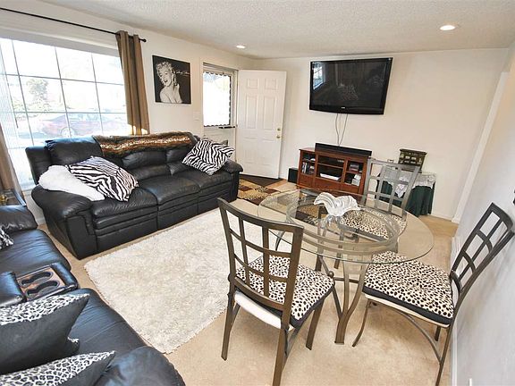 4th image of 2323 W Everett Ave