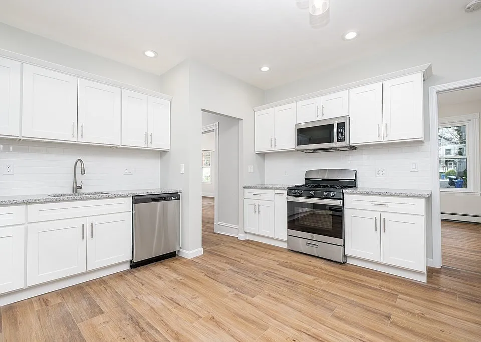 39 Perry St #1