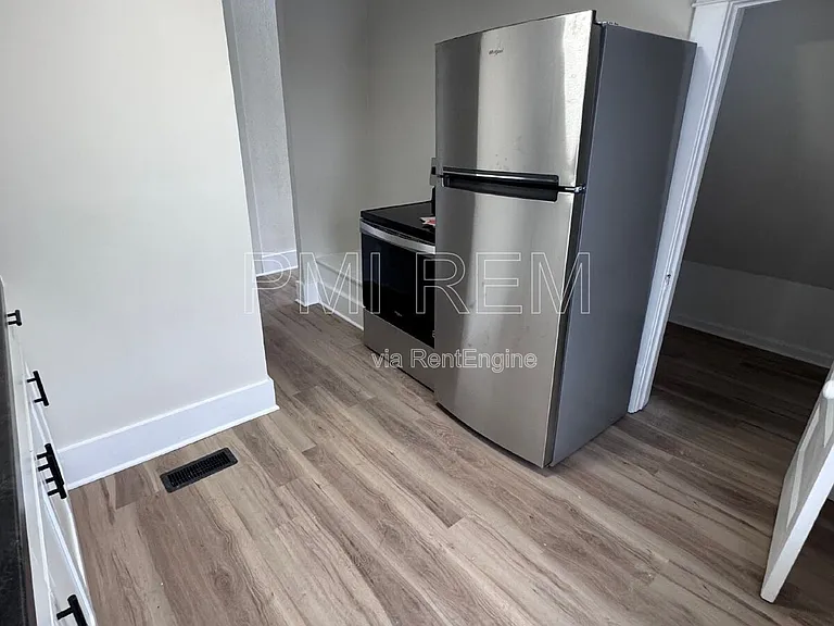 472 Sumner St #3 — Photo 3