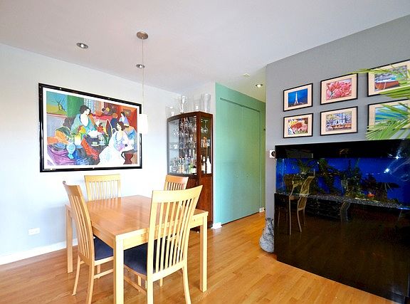 3rd image of 834 W Montrose Ave Unit 203