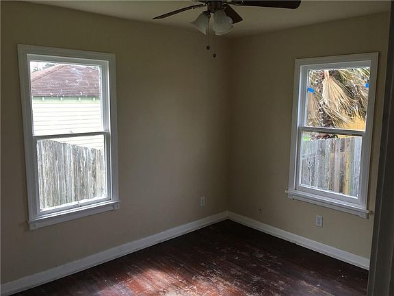 5th image of 3609 Naples St