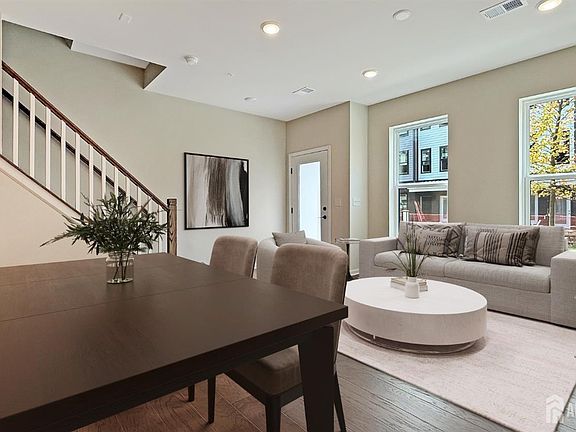 3rd image of 618 Sadie Cir